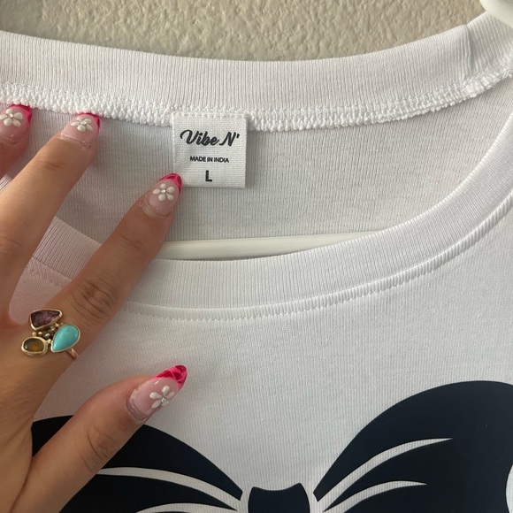 White and Black Bow Graphic Tee - Picture 2 of 4